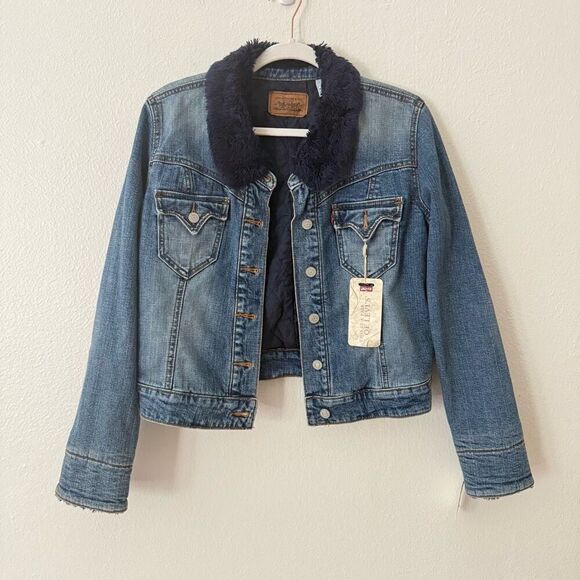 Brand New Levi's Women's Size Small Fauc Fur Collared Denim Trucker Jacket - Picture 1 of 11